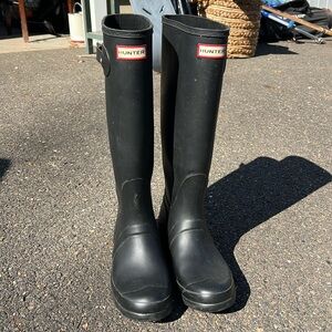 Tall Hunter boots in matte black